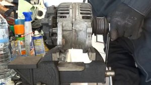 Замена обгонной муфты генератора на VW Sharan 1,9 TDI. Generatorfreilauf wechseln.