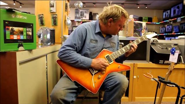 Mechanic Mike Plays a 1982 Japan Ibanez Destroyer II смотреть онлайн