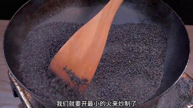 把黑豆倒进绞肉机里，作用真厉害，90多岁老中医秘诀，真涨见识了