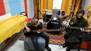 Максим Смирнов (бас-гитара) - Менуэт (И.С.Бах)