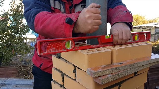 Кладка крученого кирпичного столба. смотреть онлайн