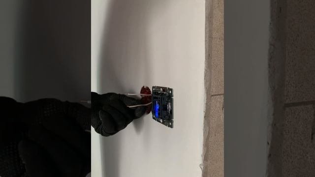 Как Правильно Подключить одна клавишный выключатель??