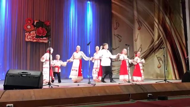 Образцовый ансамбль "Ладушки" (г.Курск) - Шуточная песня Белгородской области "Черный баран" смотреть онлайн