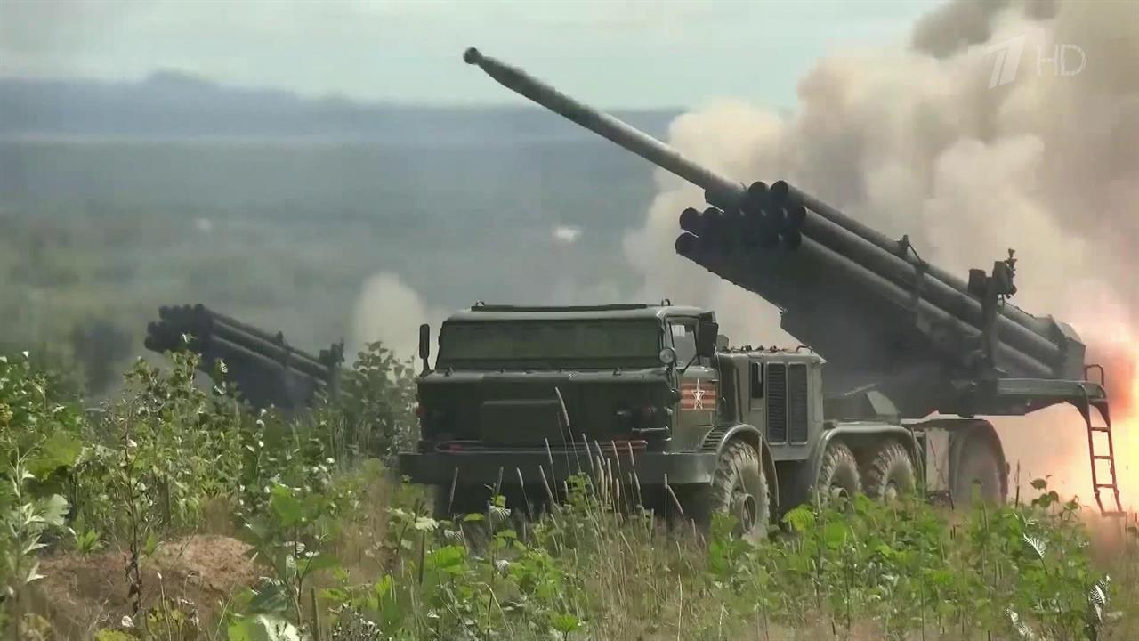 На семи полигонах Дальнего Востока проходят масштабные военные учения "Восток-2022"