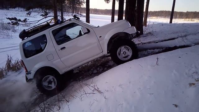 Jimny в горку зимой на Safari 500 смотреть онлайн