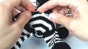 Зебра крючком. Вязаная лошадка. Вязаная зебра. Crochet zebra. Crochet toys. (Урок 4. Сборка)