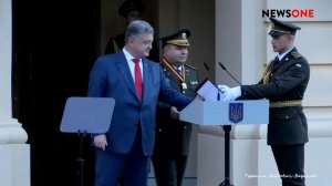 Украинский архив. Президент Порошенко сделал генерала Полторака министром обороны без погон :)