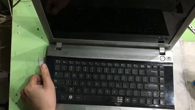 How to replace Samsung RV409 Laptop keyboard смотреть онлайн