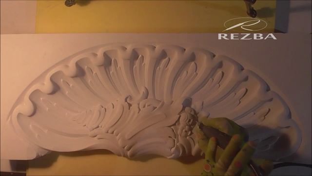 деталь камина. резьба по камню