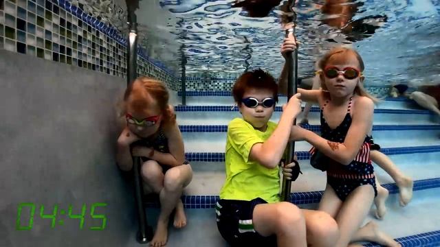 Swimming Pool Games With Elizabeth and Friends смотреть онлайн