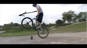 Банни хоп (bunnyhops) на велосипеде