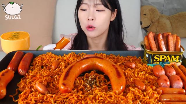 ASMR MUKBANG| 직접 만든 불닭볶음면 소세지 스팸 먹방 & 레시피 FRIED SAUSAGES AND FIRE NOODLES EATING смотреть онлайн