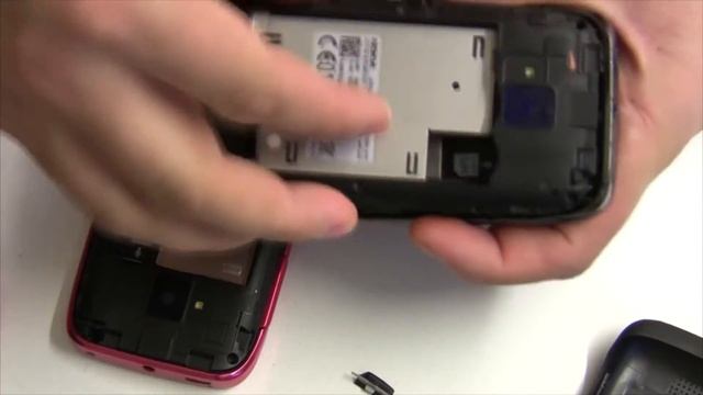 РАЗБОР NOKIA LUMIA 610 + ЗАМЕНА МАТЕРИНСКОЙ ПЛАТЫ смотреть онлайн