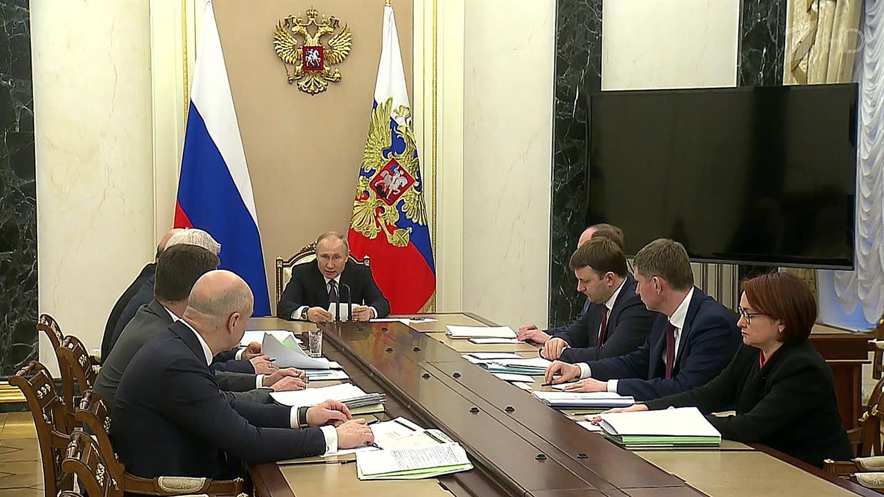 Владимир Путин поставил перед правительством задачу обеспечить устойчивый экономический рост