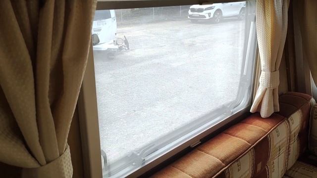 Обзор каравана-туриста,дома на колёсах,автодома,жилого-прицепа Lunar 2005 года с раздельной душево смотреть онлайн