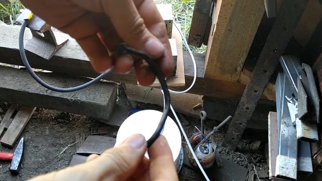 Трансформатор от микроволновки.