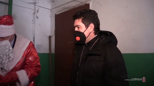 В Волгоградской области стартовала Всероссийская акция «Полицейский Дед Мороз» смотреть онлайн