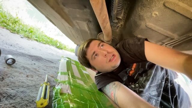 ПОЛОЖИЛ МОТОР В МОСКВИЧЕ?! ОТОРВАЛО КОРОБКУ! ИСПРАВЛЯЮ КОСЯКИ! смотреть онлайн