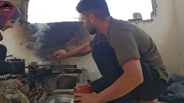 Village Life in Blogari: Meat Stew Preparation and the Tender Care of Cows смотреть онлайн