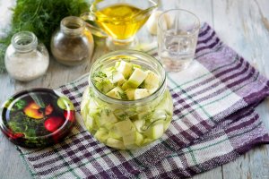КАБАЧКИ КАК ГРУЗДИ НА ЗИМУ. Вкусная закуска.