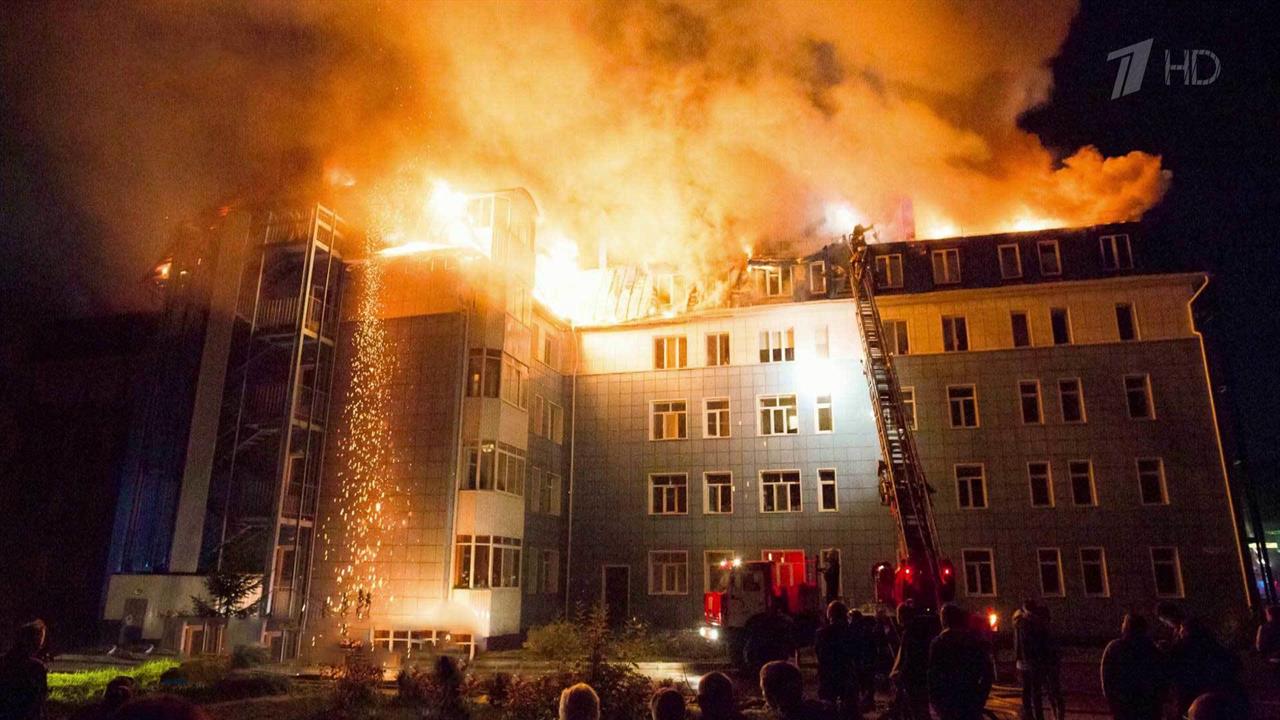 В Томске почти 12 часов тушили пожар в Академгородке