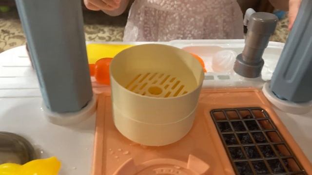 VLOG Обзор детской кухни с водой, паром, музыкой и подсветкой. Готовим кушать смотреть онлайн