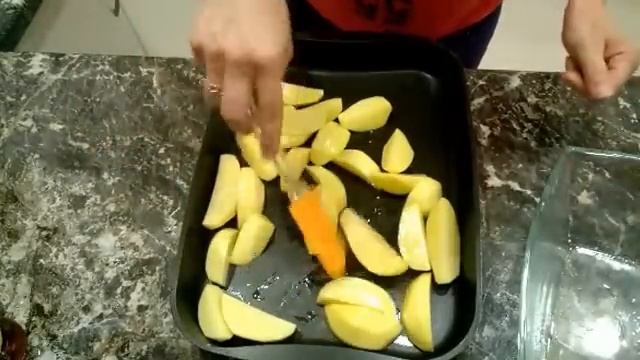 ВКУСНЕЙШАЯ КАРТОШКА в духовке по ДЕРЕВЕНСКИ. Картофель запеченный ломтиками на Новогодний стол.