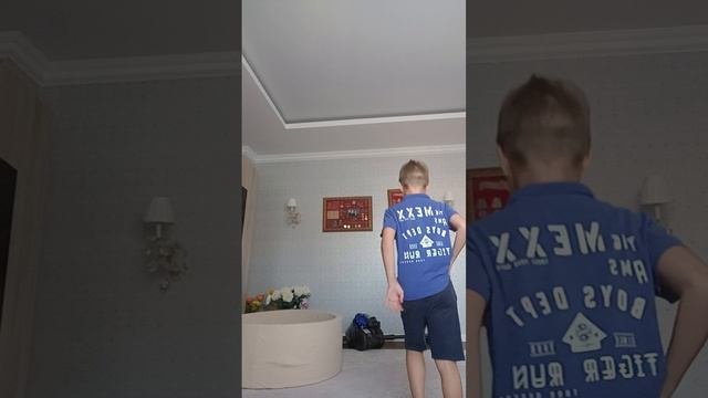 со мной происходят странные странности.