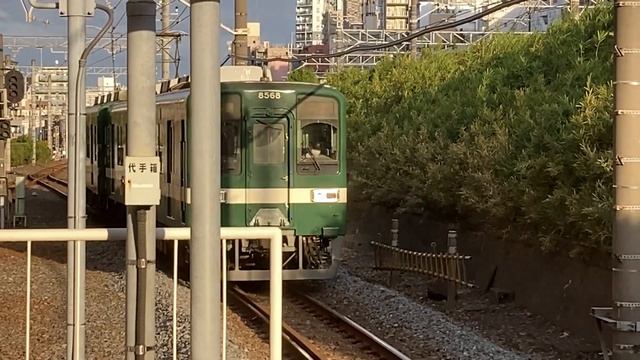 18.10.2023 года. Прибытие электрички маршута «Хикифуне-Камейдо» на станцию Камейдо. смотреть онлайн