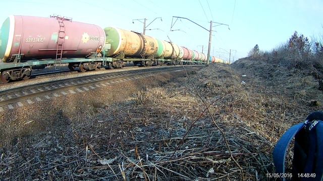 Электровозы 3ЭС5К-992 и 3ЭС5К-479 "Ермак" с грузовыми поездами на Транссибирской магистрали весной. смотреть онлайн