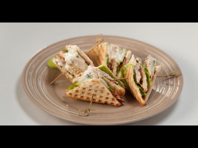 Сэндвич с курицей и не чипсами из бекона | Кухня по заявкам