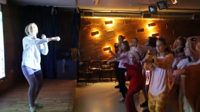 Веселая разминка от вожатой Ани) смотреть онлайн