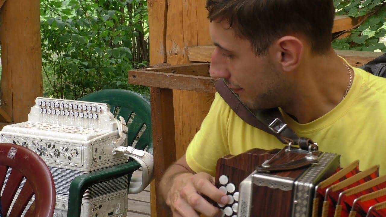 Алексей Симонов (нарезка видео). Разведёт меха гармошка, сердце тихо защемит. смотреть онлайн