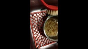 Как отмыть пригоревшую кастрюлю или сковородку из нержавейки в домашних условиях (клип)