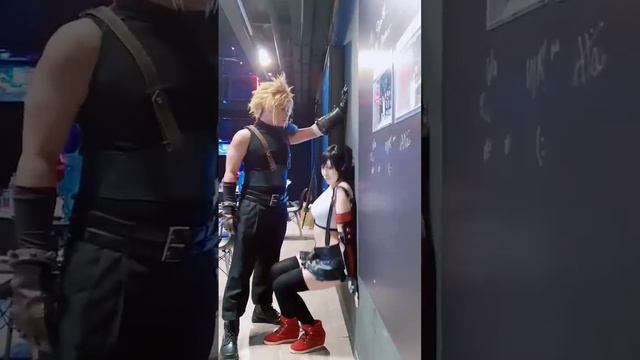 FINAL FANTASY 7 REMAKE Kabedon (Cosplay Funny Moments)