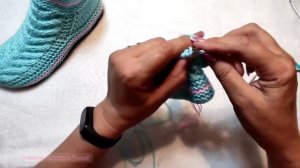 ?Нежные следки красивым узором ? МК ➡️ На двух спицах без шва на подошве ?