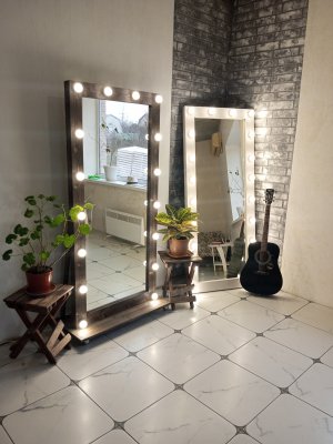 Гримерное зеркало ЛОФТ из натуральной древесины и ЛДСП. Производство в Севастополе.