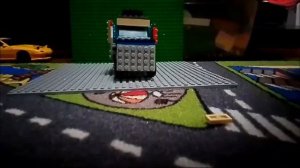 грузовик из конструктора Lego ломается