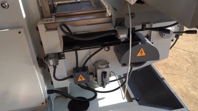 Промышленный универсальный фрезерный станок Metal Master DMM-200 DRO. смотреть онлайн