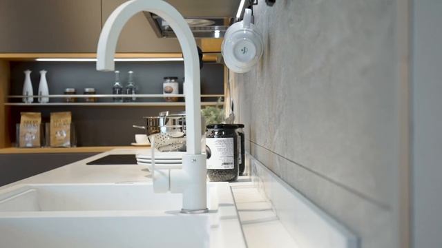 VENETA CUCINE: IL PIU' GRANDE SHOWROOM DA PREZIOSO CASA смотреть онлайн
