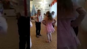 мальчик с пальчик ,девочка с мизинчик