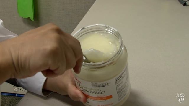 Mayo Clinic Minute: Why coconut oil is bad for your heart смотреть онлайн