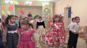 Песня про детский сад на празднике осени. Дети танцуют и поют песенку.