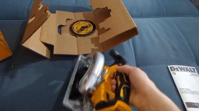 Распаковка Пила дисковая DeWALT DCS565 XR Brushless тушка смотреть онлайн