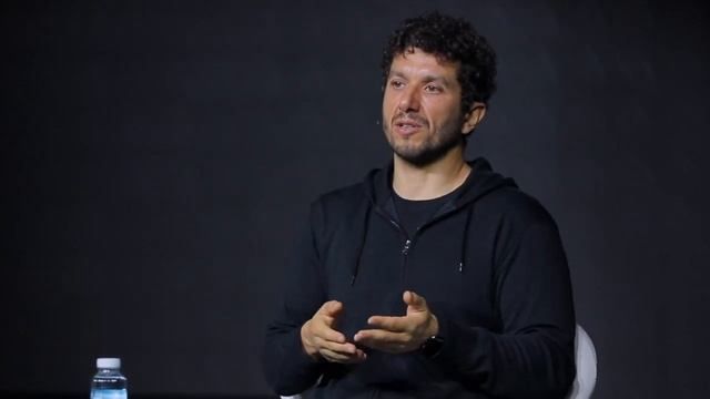 Когда любят тебя- это утешает твое эго,а душа -это когда любишь ты.