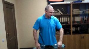 Как накачать плечи. Л подъемы гантелей.