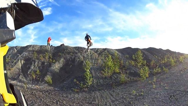 Rap, pit bike, пыльный отвал. Будни питбайкеров. смотреть онлайн