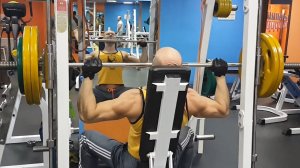 Жим штанги сидя в машине Смита для дельт VS Армейский жим стоя и сидя. Что лучше?!