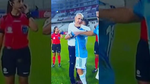 ¿RECONCILIACIÓN A LA VISTA? EL FRATERNO ABRAZO ENTRE TIAGO NUNES Y YOSHIMAR YOTÚN