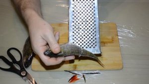 2 Хитрости - Как легко почистить окуня! И что бы чешуя не летела во все стороны.